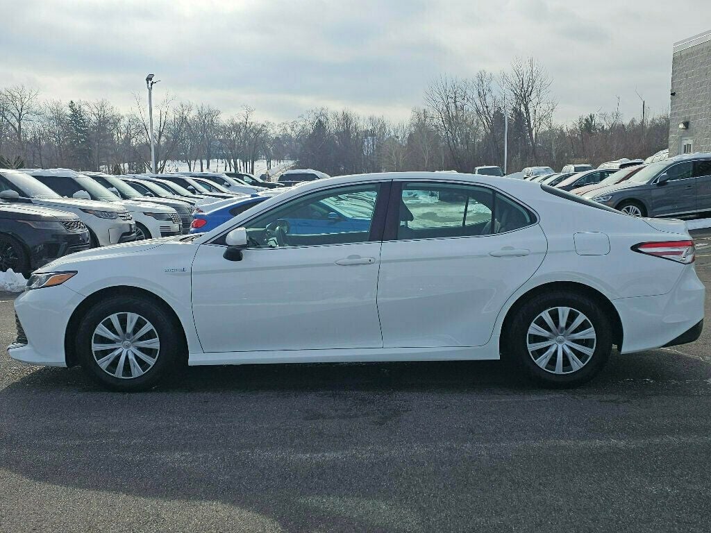 2020 Toyota Camry Hybrid LE CVT - 22946198 - 13