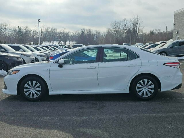 2020 Toyota Camry Hybrid LE CVT - 22946198 - 13