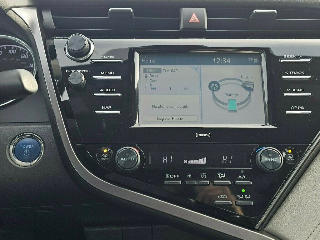 2020 Toyota Camry Hybrid LE CVT - 22946198 - 19