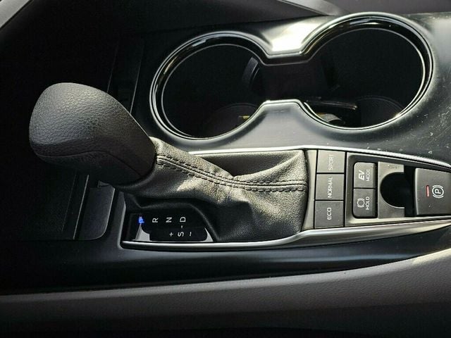 2020 Toyota Camry Hybrid LE CVT - 22946198 - 21