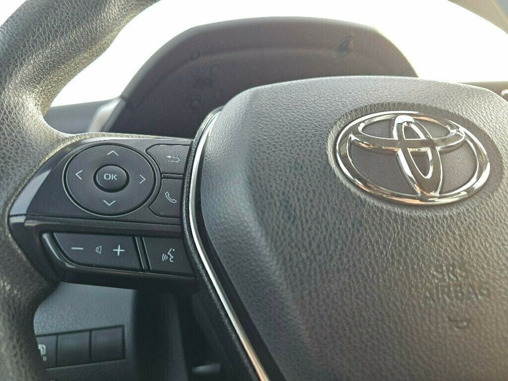2020 Toyota Camry Hybrid LE CVT - 22946198 - 22