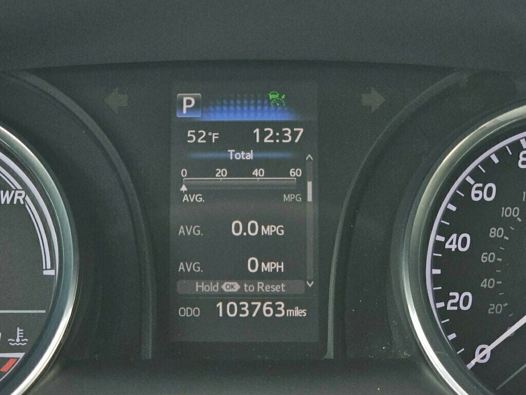 2020 Toyota Camry Hybrid LE CVT - 22946198 - 24