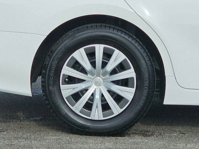 2020 Toyota Camry Hybrid LE CVT - 22946198 - 28