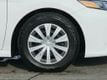 2020 Toyota Camry Hybrid LE CVT - 22946198 - 29
