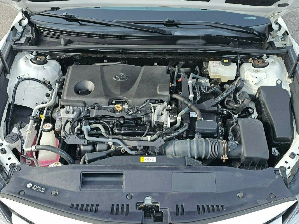 2020 Toyota Camry Hybrid LE CVT - 22946198 - 30