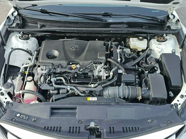 2020 Toyota Camry Hybrid LE CVT - 22946198 - 30