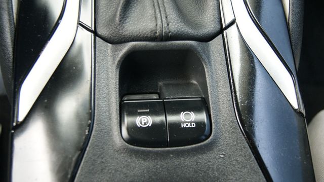 2020 Toyota Corolla 3 MONTH WARRANTY , JUST SERVICED , VERY CLEAN INSIDE AND OUT  - 23047423 - 20