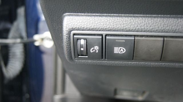 2020 Toyota Corolla 3 MONTH WARRANTY , JUST SERVICED , VERY CLEAN INSIDE AND OUT  - 23047423 - 21