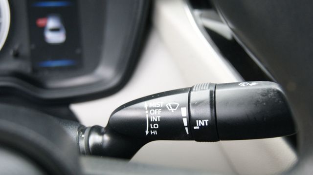 2020 Toyota Corolla 3 MONTH WARRANTY , JUST SERVICED , VERY CLEAN INSIDE AND OUT  - 23047423 - 25
