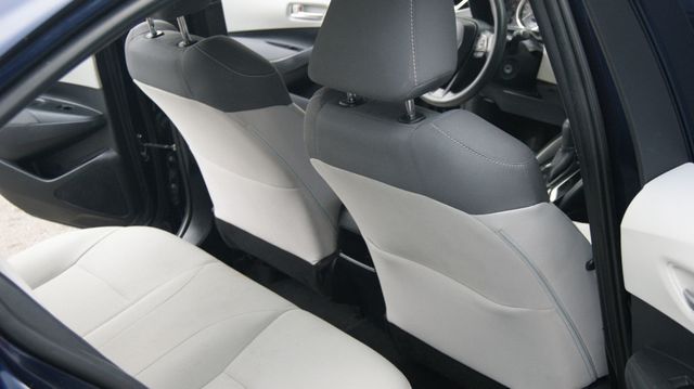 2020 Toyota Corolla 3 MONTH WARRANTY , JUST SERVICED , VERY CLEAN INSIDE AND OUT  - 23047423 - 33