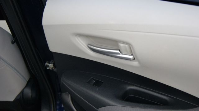 2020 Toyota Corolla 3 MONTH WARRANTY , JUST SERVICED , VERY CLEAN INSIDE AND OUT  - 23047423 - 41