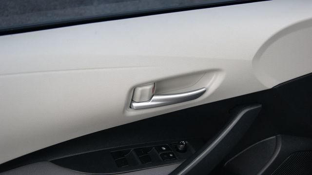 2020 Toyota Corolla 3 MONTH WARRANTY , JUST SERVICED , VERY CLEAN INSIDE AND OUT  - 23047423 - 45