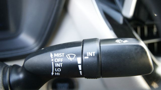 2020 Toyota Corolla 4 NEW TIRES , JUST SERVICED, VERY CLEAN INSIDE AND OUT - 23065219 - 24