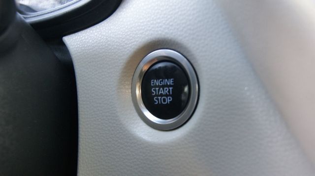 2020 Toyota Corolla 4 NEW TIRES , JUST SERVICED, VERY CLEAN INSIDE AND OUT - 23065219 - 8