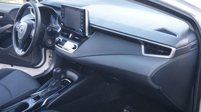 2020 Toyota Corolla JUST SERVICED , VERY CLEAN INSIDE AND OUT  - 22925404 - 38