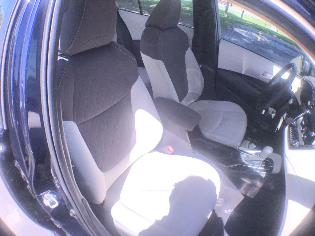 2020 Toyota Corolla LE photo 17
