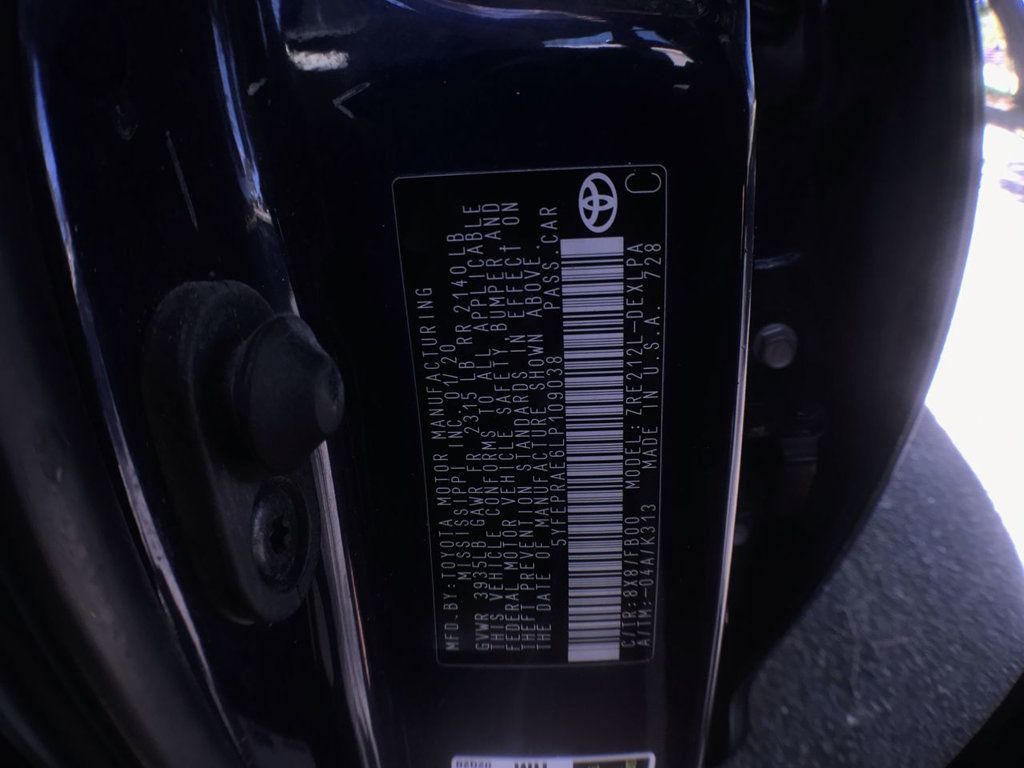 2020 Toyota Corolla LE photo 19