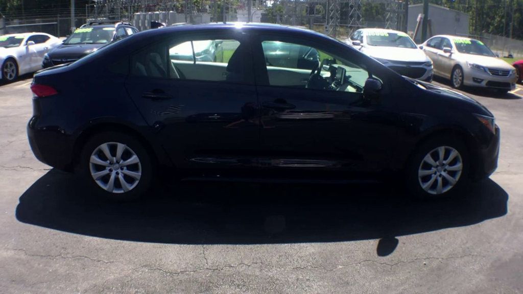 2020 Toyota Corolla LE photo 9