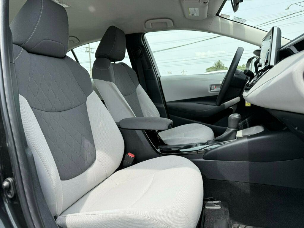 2020 Toyota Corolla LE photo 13
