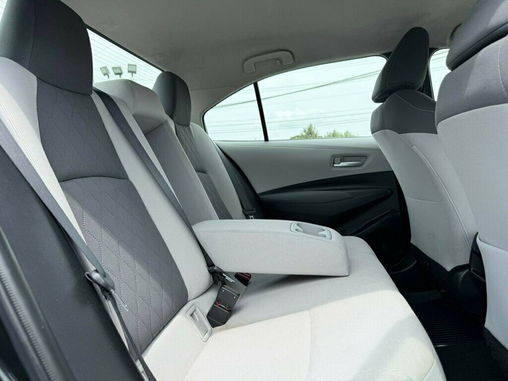 2020 Toyota Corolla LE photo 18