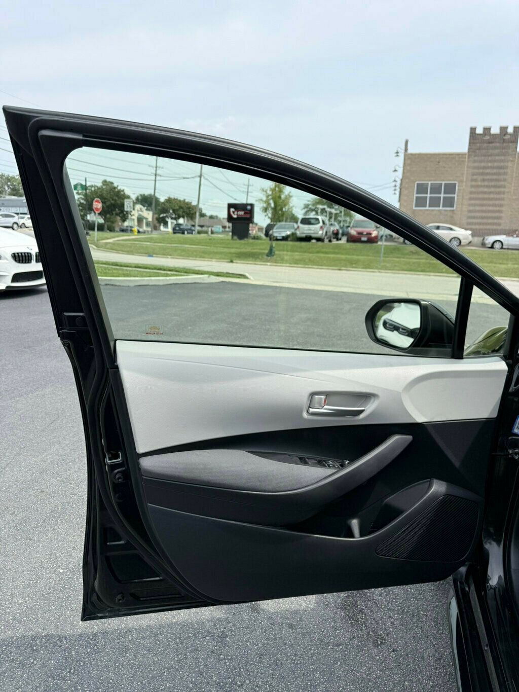 2020 Toyota Corolla LE photo 19