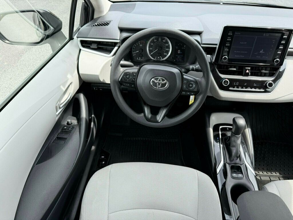 2020 Toyota Corolla LE photo 21