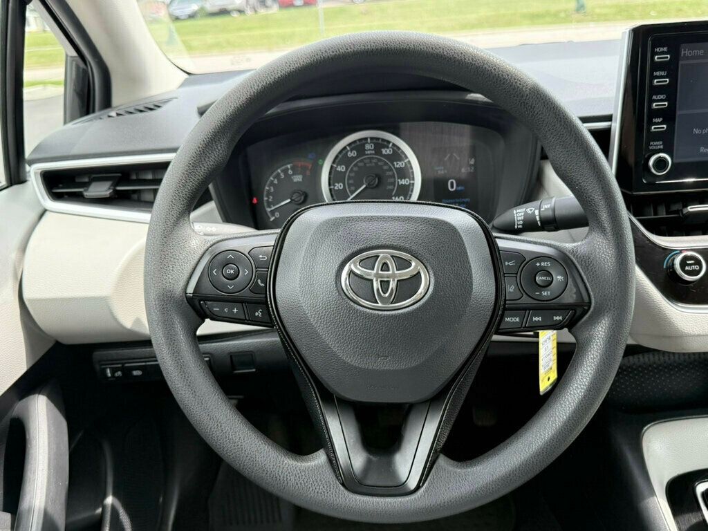 2020 Toyota Corolla LE photo 23