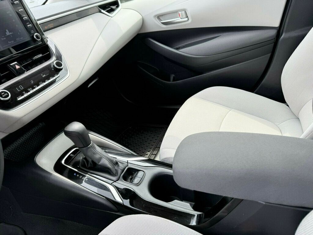 2020 Toyota Corolla LE photo 24