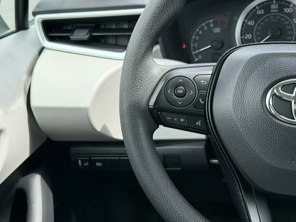 2020 Toyota Corolla LE photo 25