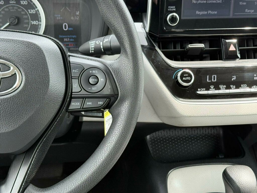 2020 Toyota Corolla LE photo 26