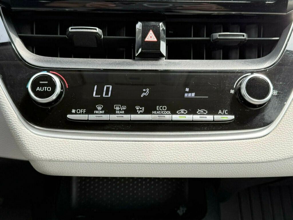 2020 Toyota Corolla LE photo 28