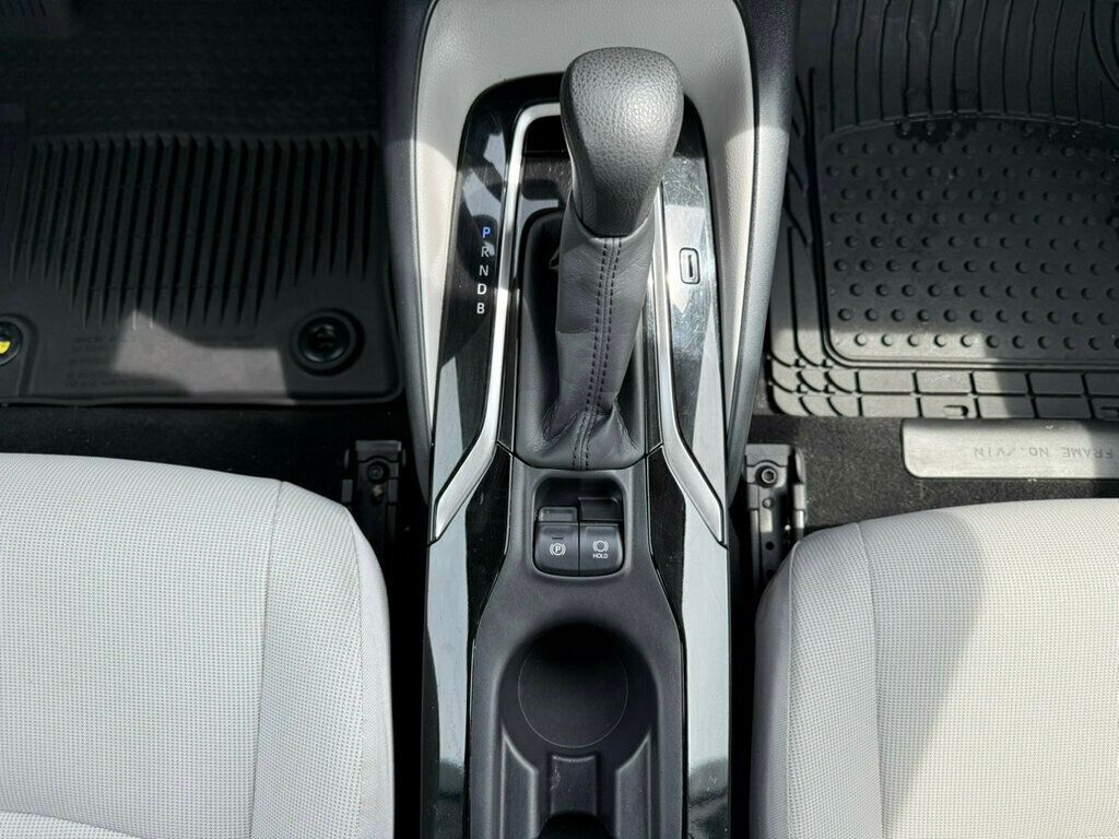 2020 Toyota Corolla LE photo 30