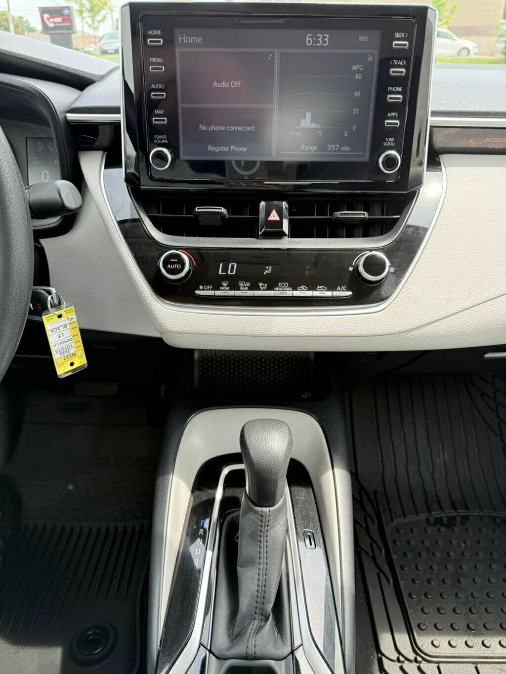 2020 Toyota Corolla LE photo 31