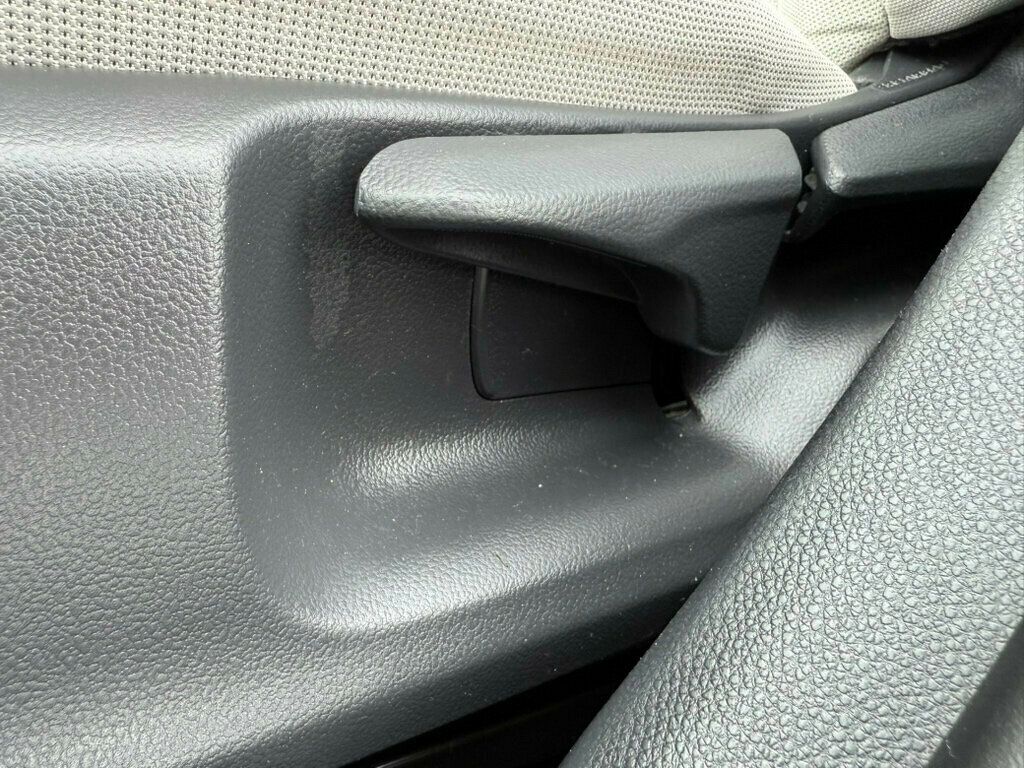 2020 Toyota Corolla LE photo 33