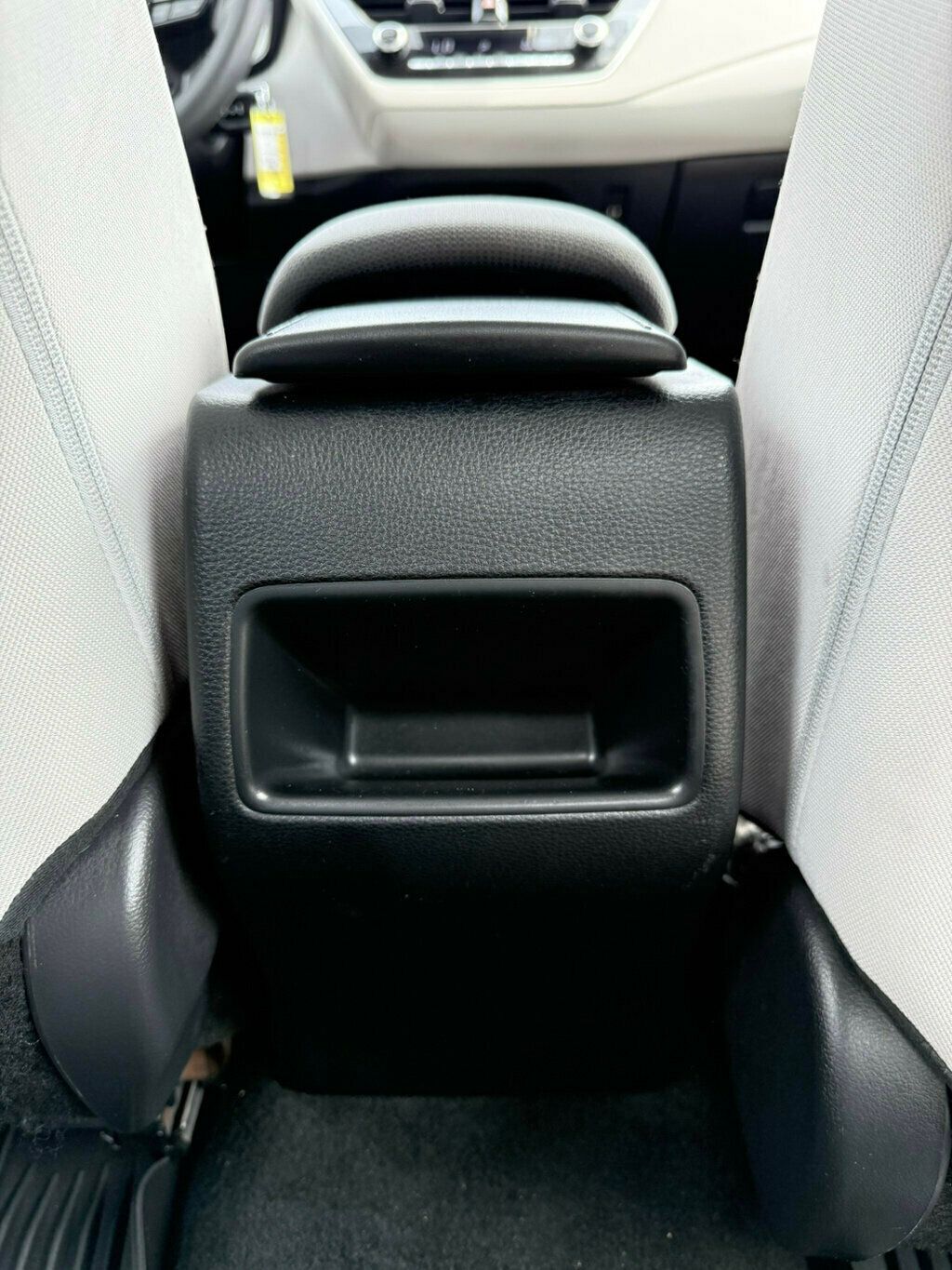 2020 Toyota Corolla LE photo 34
