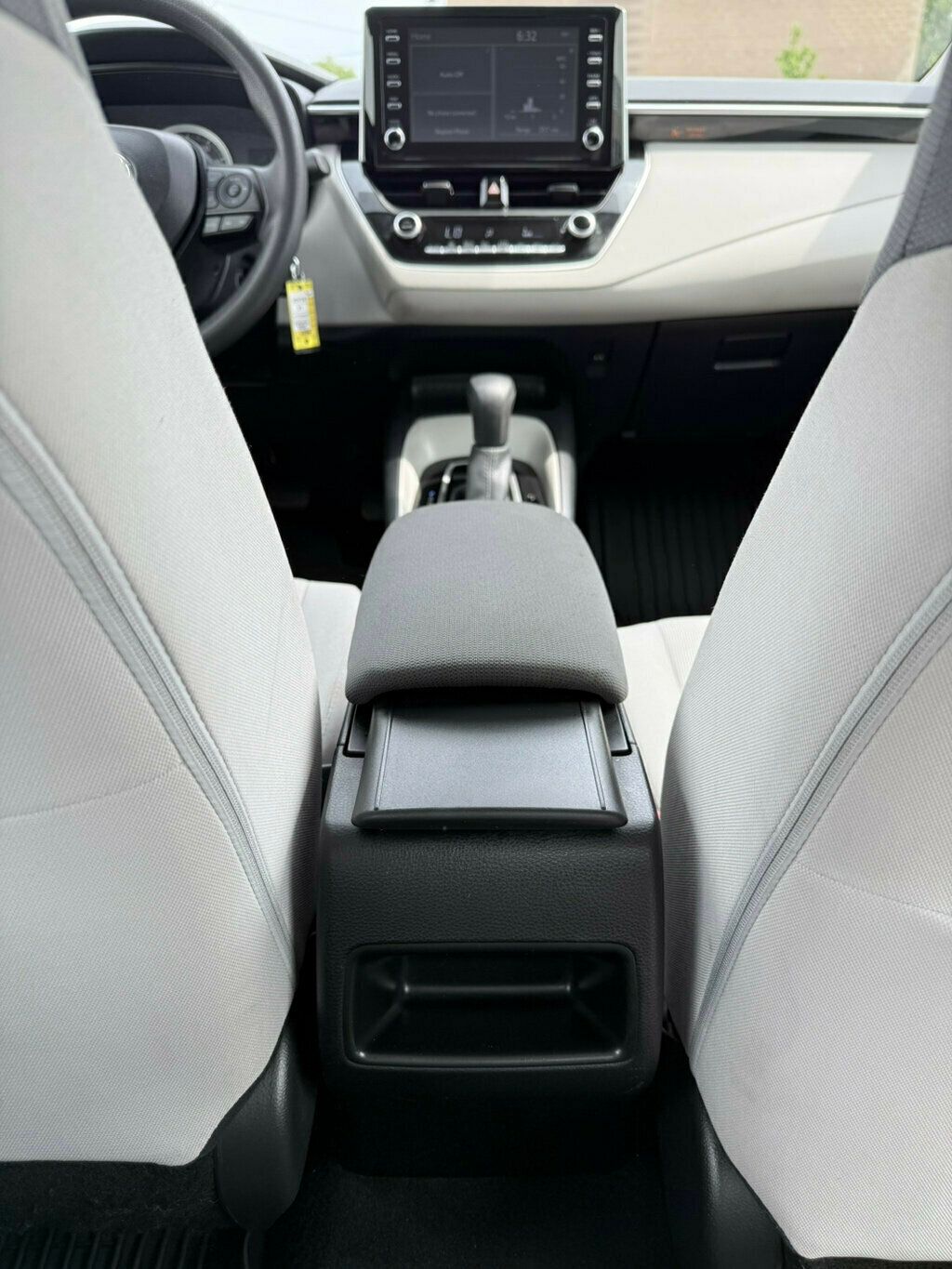 2020 Toyota Corolla LE photo 35