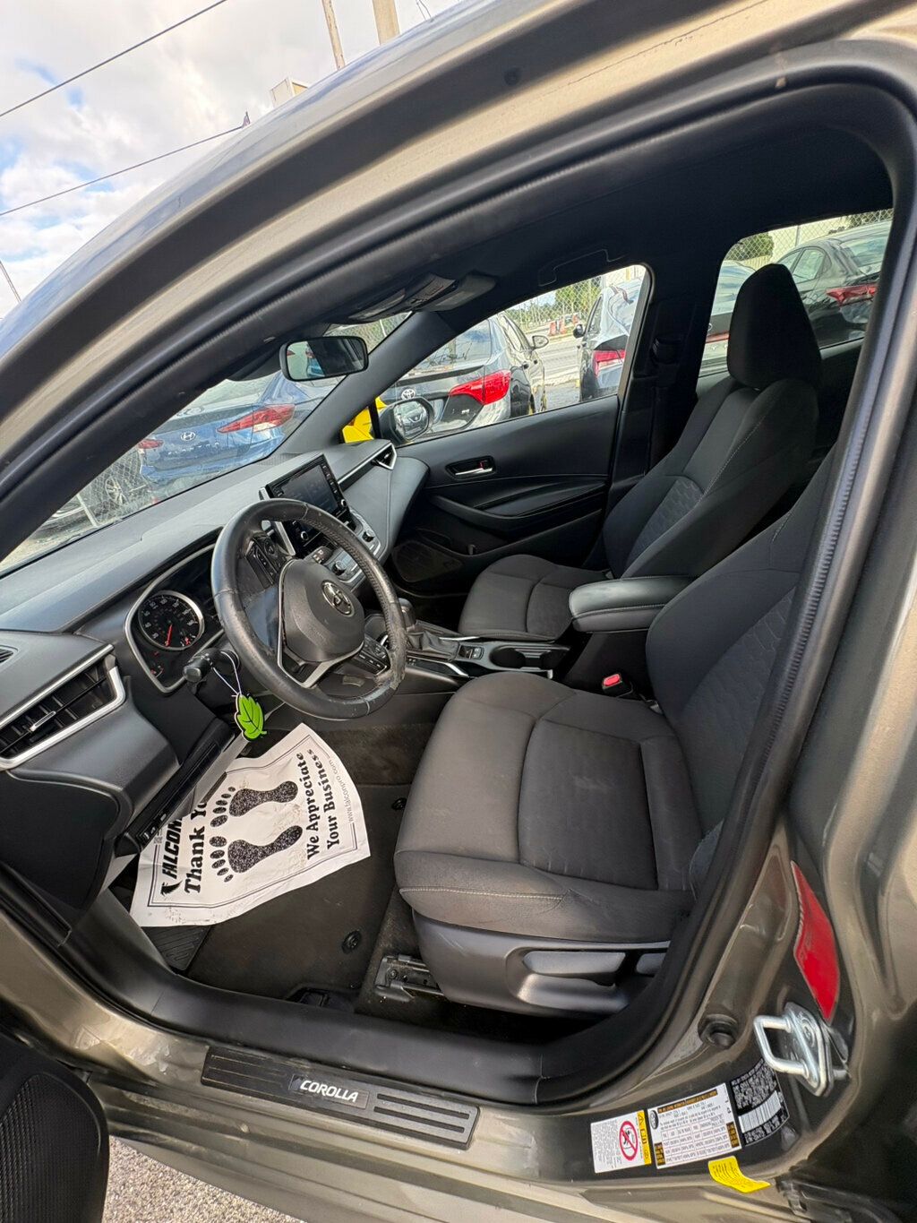 2020 Toyota Corolla Hatchback SE CVT - 22953419 - 6