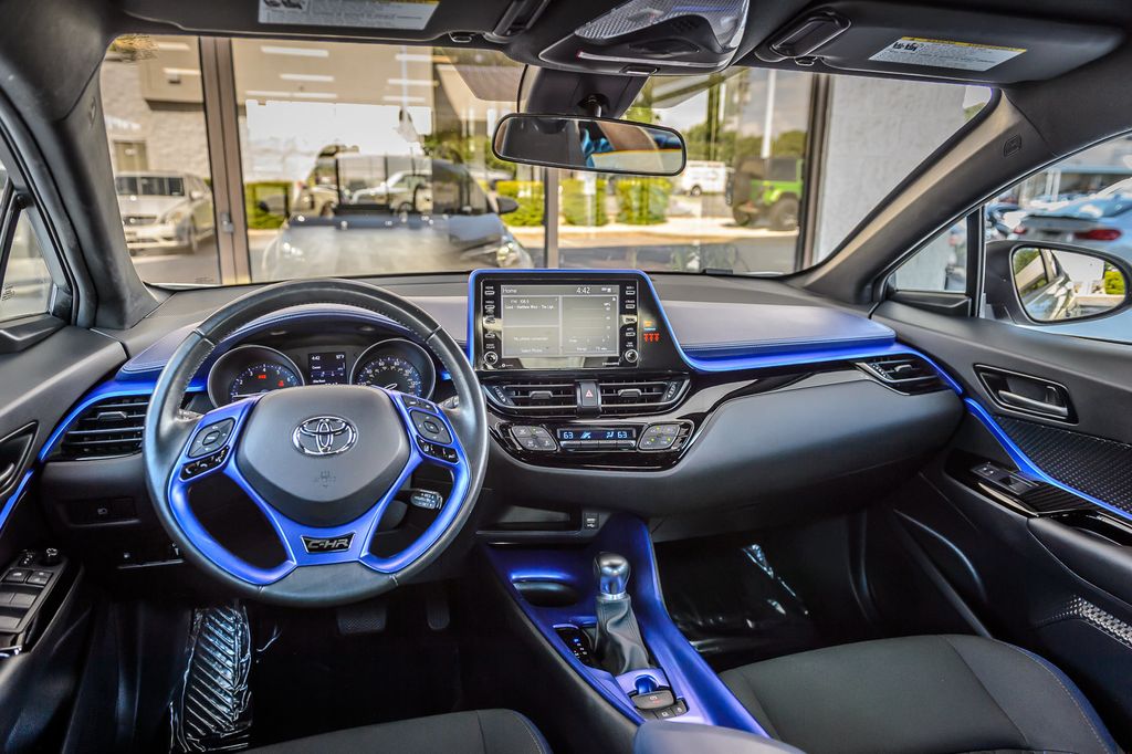 2020 Toyota C-HR C-HR XLE - LOW MILES - VERY WELL EQUIPPED - EXCELLENT CONDITION - 23068530 - 23