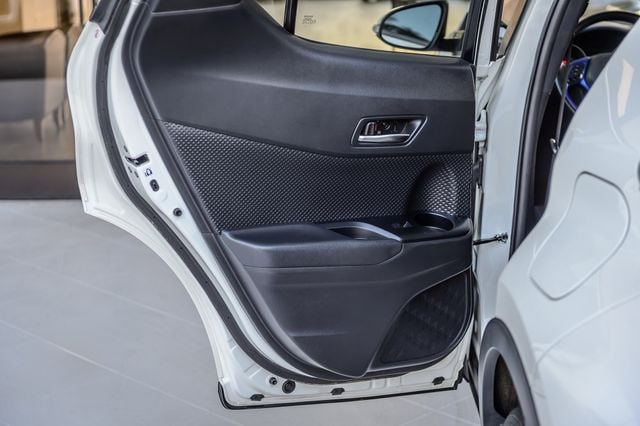 2020 Toyota C-HR C-HR XLE - LOW MILES - VERY WELL EQUIPPED - EXCELLENT CONDITION - 23068530 - 43