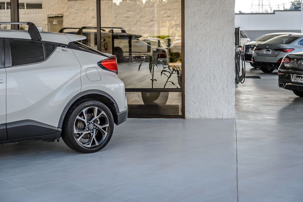 2020 Toyota C-HR C-HR XLE - LOW MILES - VERY WELL EQUIPPED - EXCELLENT CONDITION - 23068530 - 48