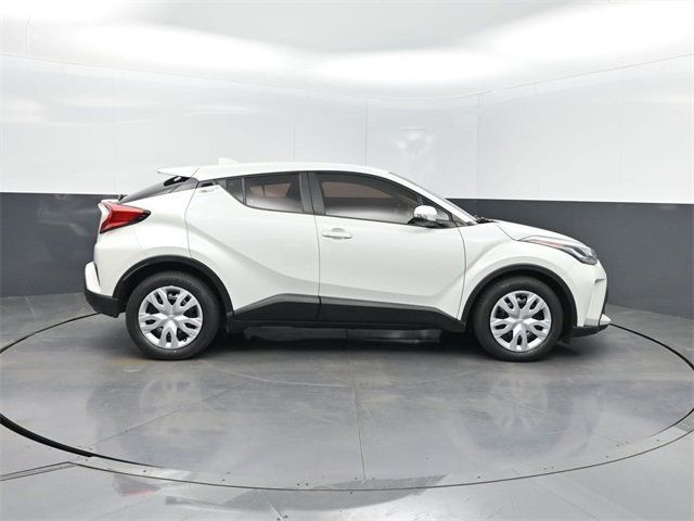 2020 Toyota C-HR LE photo 2