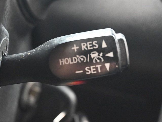 2020 Toyota C-HR LE photo 19
