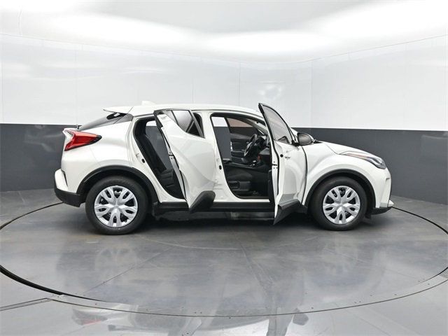 2020 Toyota C-HR LE photo 29