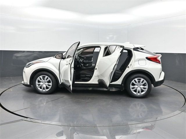 2020 Toyota C-HR LE photo 31