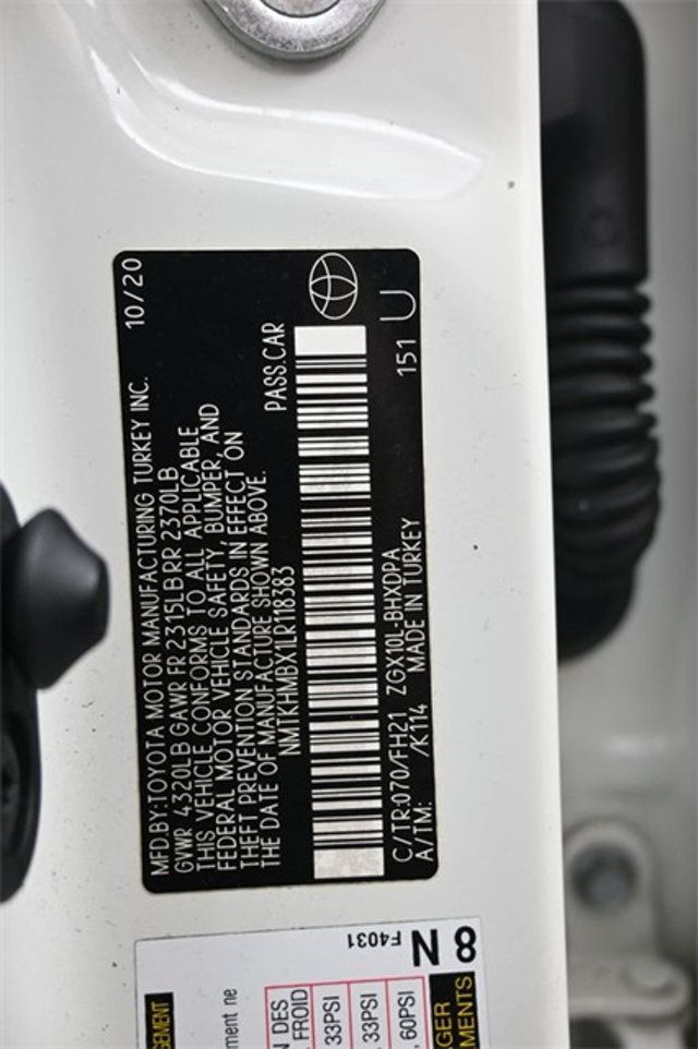 2020 Toyota C-HR LE photo 4