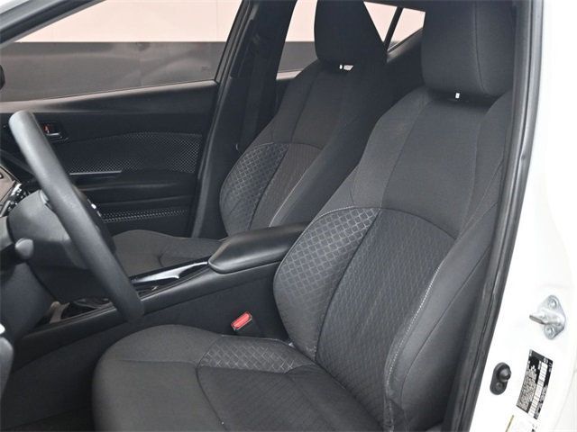 2020 Toyota C-HR LE photo 6