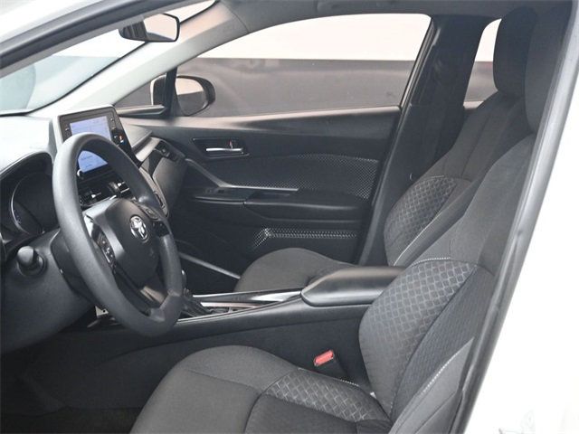 2020 Toyota C-HR LE photo 7