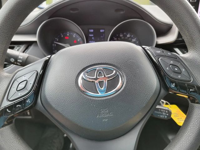 2020 Toyota C-HR LE Sport Utility 4D - 22932908 - 27