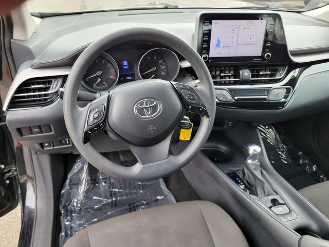 2020 Toyota C-HR LE Sport Utility 4D - 22932908 - 5