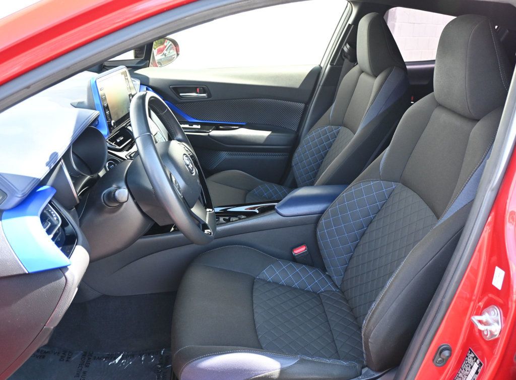 Toyota C-HR photo 14